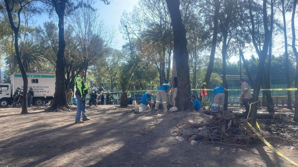 Fuga de agua potable inunda bajo puente vehicular en Miguel Hidalgo