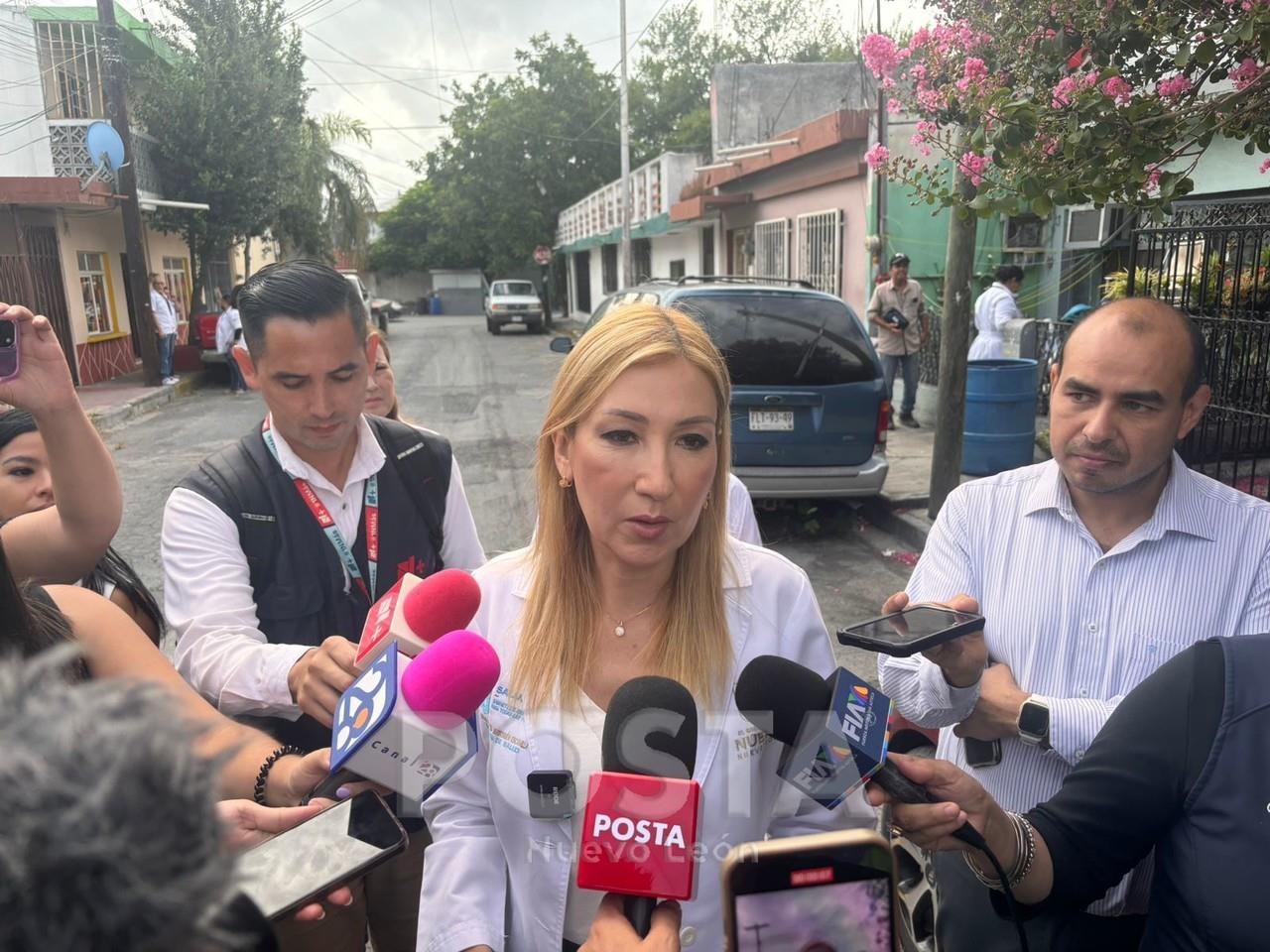 La Secretaría de Salud, Alma Rosa Marroquín explicando el hecho a los medios de comunicación. Foto: Rosy Sandoval.