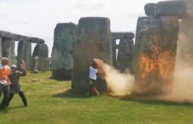 #VIDEO: Activistas climáticos pintan monumento de Stonehenge