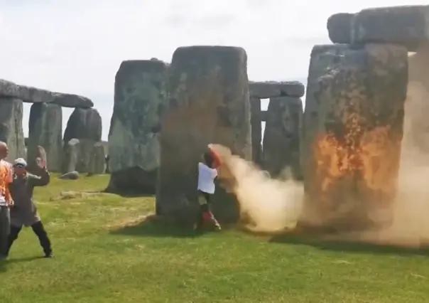 #VIDEO: Activistas climáticos pintan monumento de Stonehenge