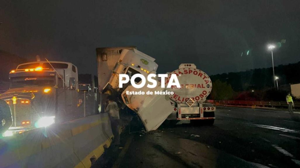 Colapsa choque de tráileres  la México-Querétaro (VIDEO)