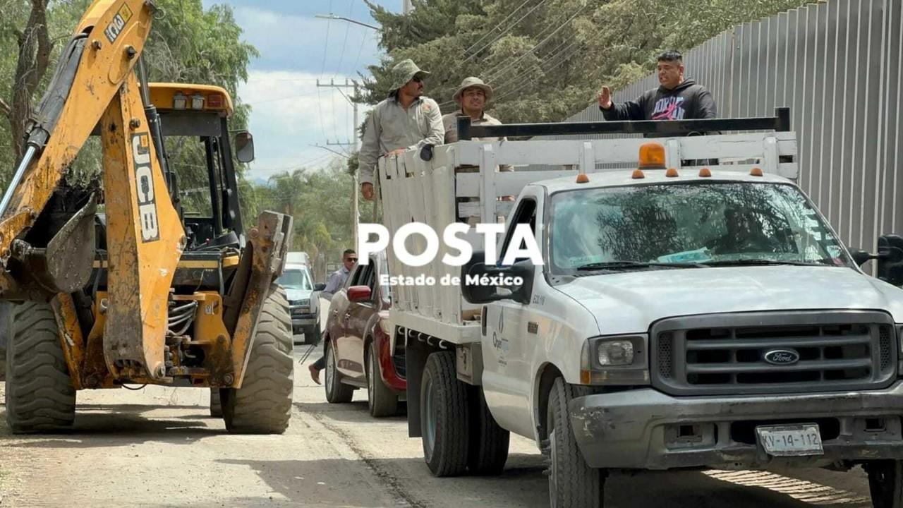 Personal de Operagua en Cuautitlán Izcalli iniciaron el retiro de basura y desechos de canales de riego, de drenaje y rejillas. Foto: Fernando Cruz