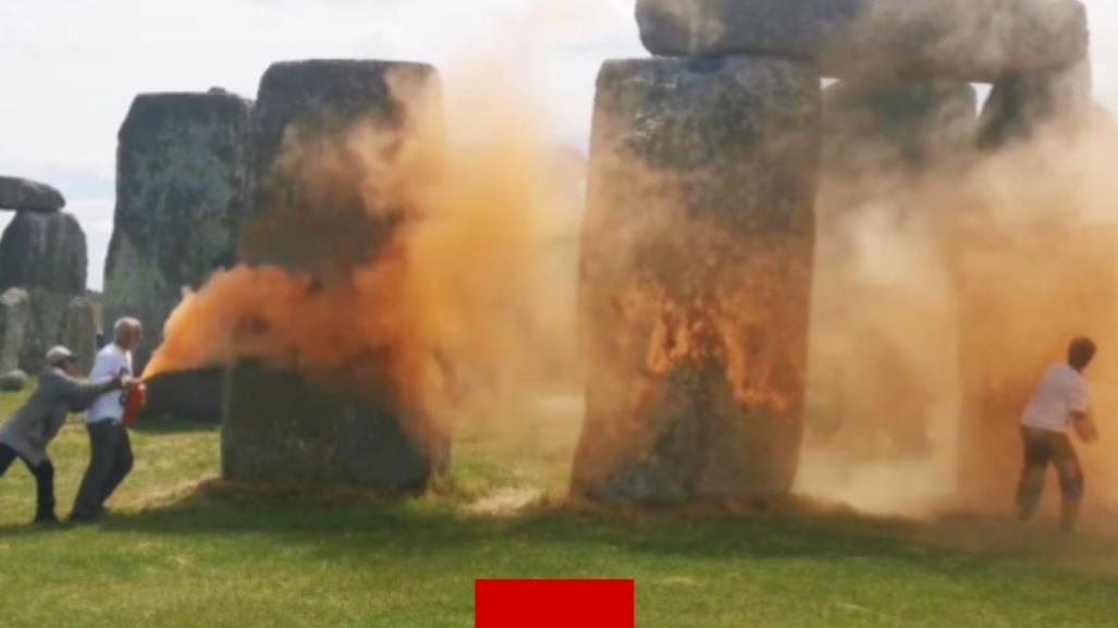 Activistas de Just Stop Oil rocían con pintura naranja el histórico Stonehenge