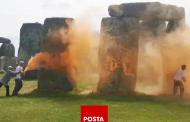 Activistas de Just Stop Oil rocían con pintura naranja el histórico Stonehenge