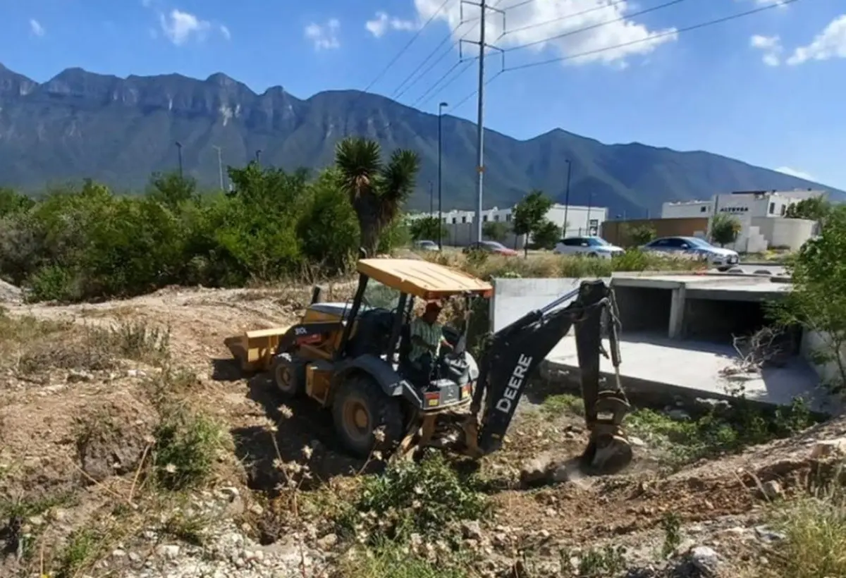 Empresas de García se unen para apoyar en labores de limpieza ante lluvias