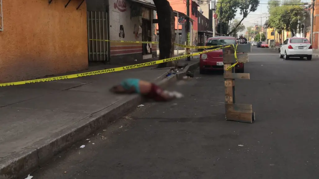 Hallan a hombre asesinado a golpes en colonia Morelos