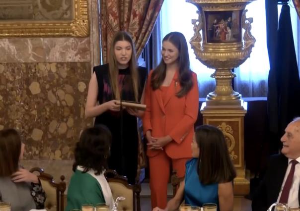 Emotivo brindis de las hijas de Felipe VI  de España en el X aniversario