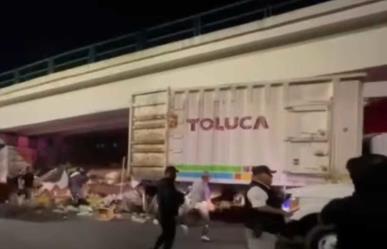 Autoridades desalojan a personas bajo puentes de Toluca