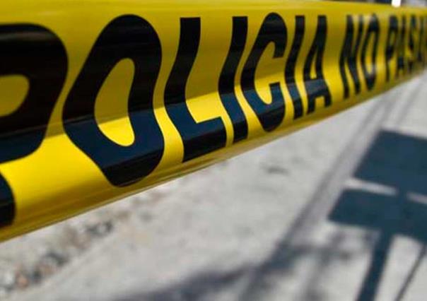 Hombre de 82 años es hallado muerto en Mérida; policía y forense en el lugar