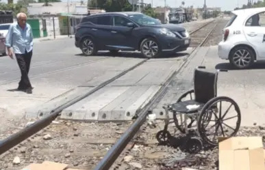 Se amputa los dos brazos y una pierna al lanzarse al paso del tren