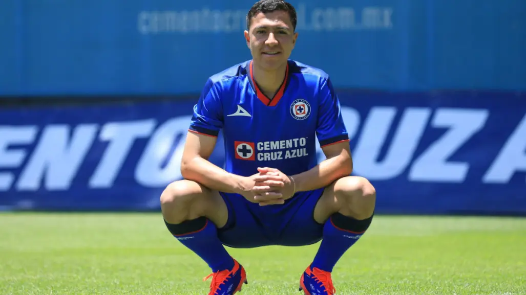 Recibe Cruz Azul a Andrés Montaño, futbolista de Los Cabos