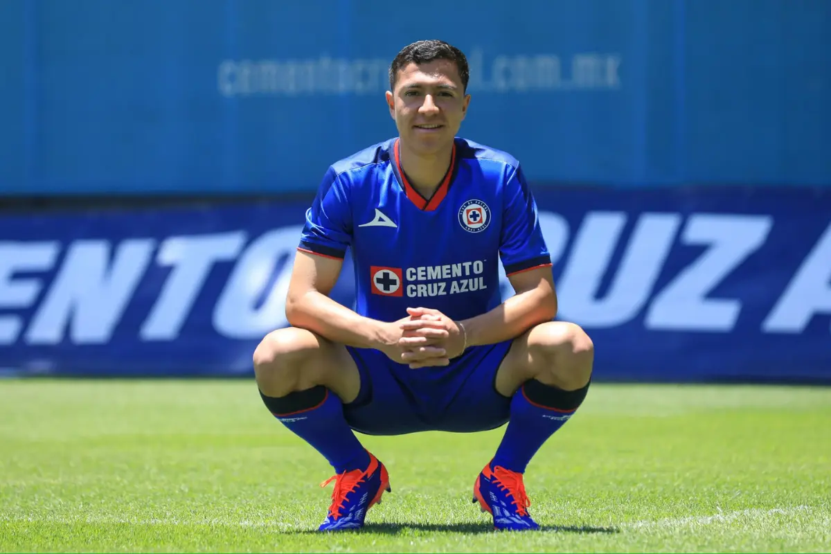 Andrés Montaño nuevo refuerzo del Cruz Azul. Foto: X / @CruzAzul