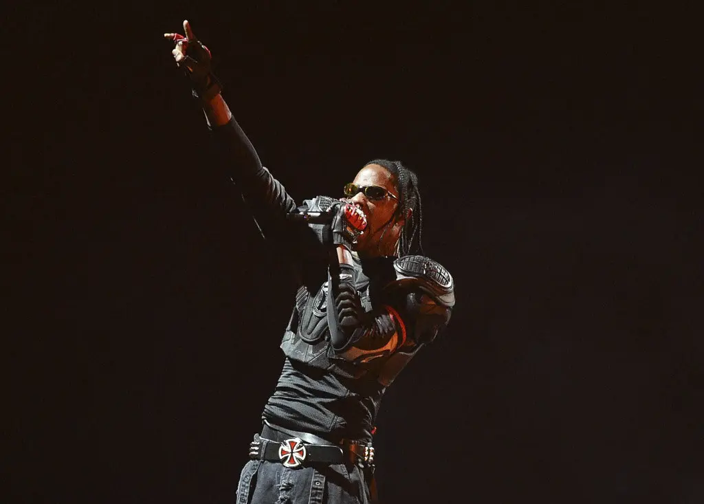 ¡Otro borrachazo! Travis Scott es arrestado ebrio