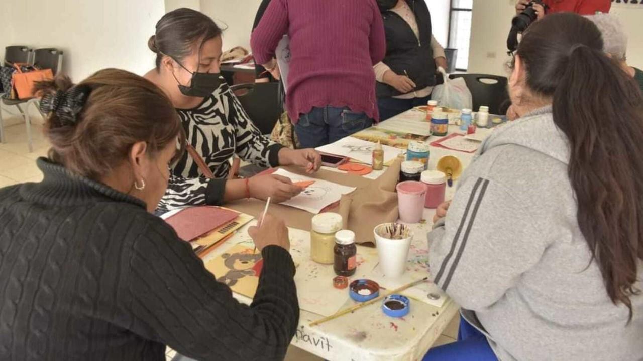 Los cursos y talleres ofrecidos por el DIF municipal de Gómez Palacio, podrían ser una nueva fuente de ingreso para quienes asistan a estas actividades. Foto: Facebook/ Ayuntamiento de Gómez Palacio.