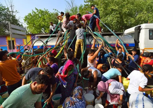 Ola de calor deja más de 100 muertos en India
