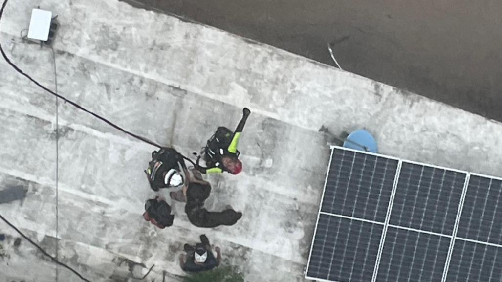 Rescatan a tres personas tras desbordamiento del río Ramos en Nuevo León | VIDEO