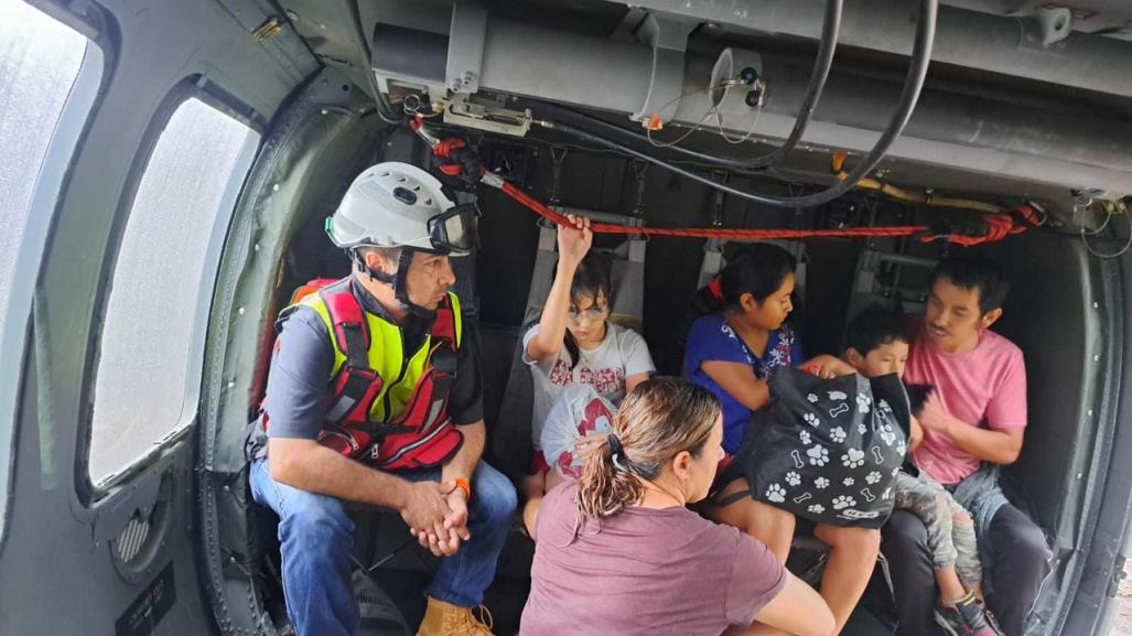 Rescate en La Huasteca; Jaguares de Santa Catarina salva a dos familias (VIDEO)