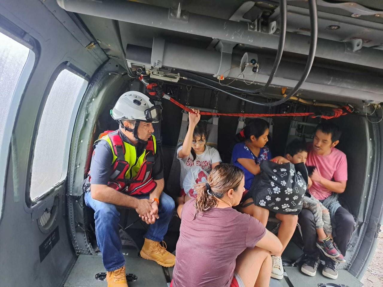 Afortunadamente, ninguna de las seis personas rescatadas presentaba problemas en su condición física. Foto: Santa Catarina.