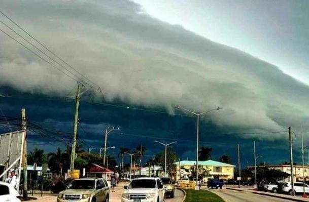 La Cumulonimbus arcus formada en el cielo de Chetumal. Foto: Facebook Alerta Chetumal