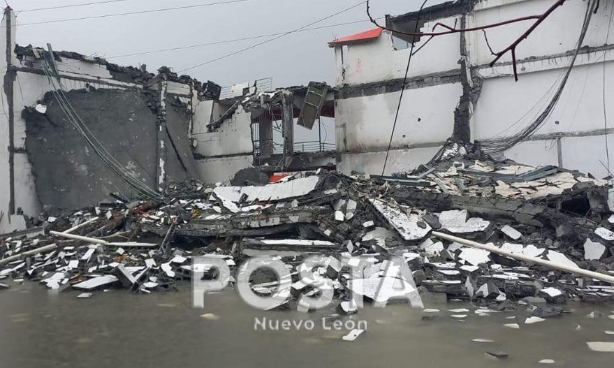 Fuertes vientos y lluvias destruyen locales en Monterrey