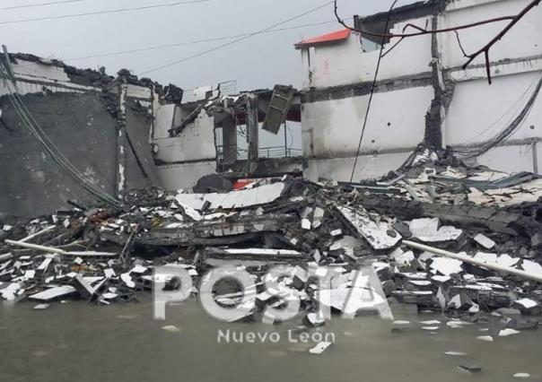 Fuertes vientos y lluvias destruyen locales en Monterrey