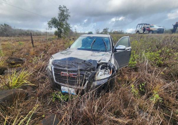 Personas lesionadas en volcadura en la carretera federal 180