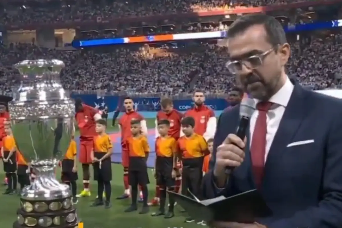 Pastor Emilio Agüero Esgaib emitiendo el discurso de apertura de la Copa América 2024 Foto: X(Twitter) @SantiagoRomanD7