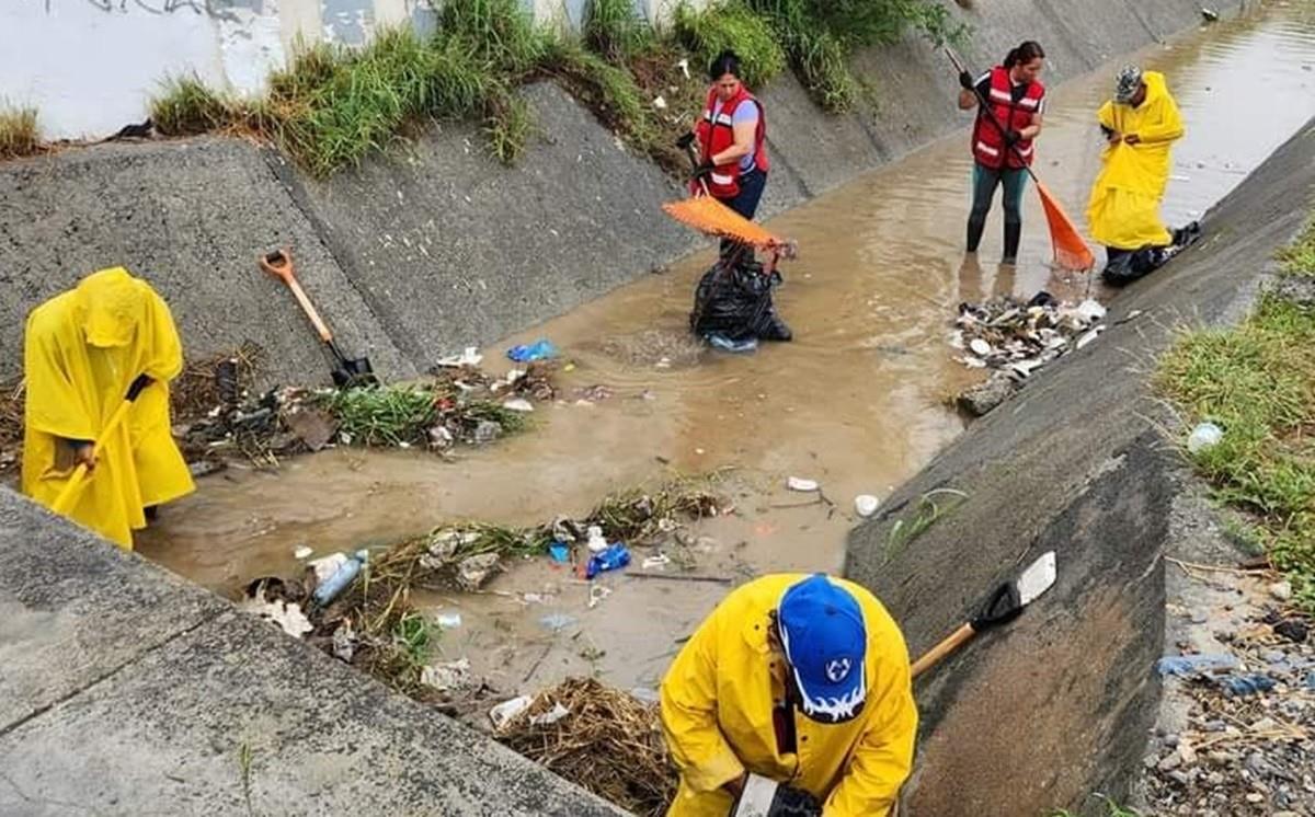 Intensifica Francisco Treviño limpieza tras lluvias en Juárez