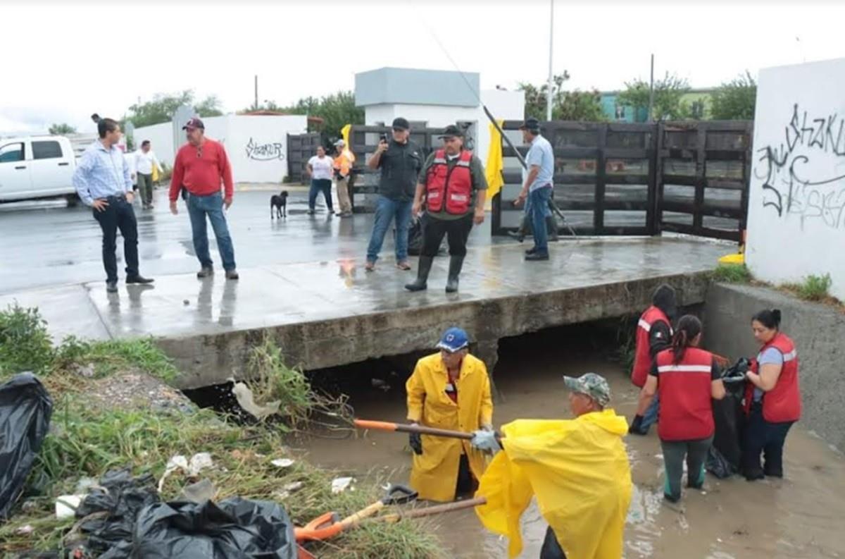 Intensifica Francisco Treviño limpieza tras lluvias en Juárez