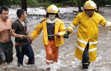 Rescatan a joven arrastrado por la corriente del Río San Marcos en Victoria