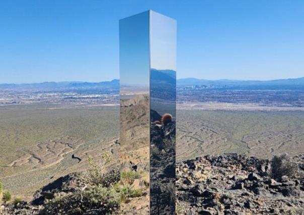 Misterioso monolito brillante es retirado de reserva natural en Las Vegas