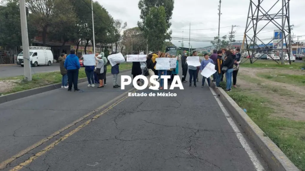 Bloquean servicio del Mexibús L1, vecinos rechazan gasera en Ecatepec