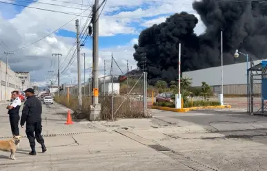 Se quema fábrica de lubricantes en Lerma (VIDEO)