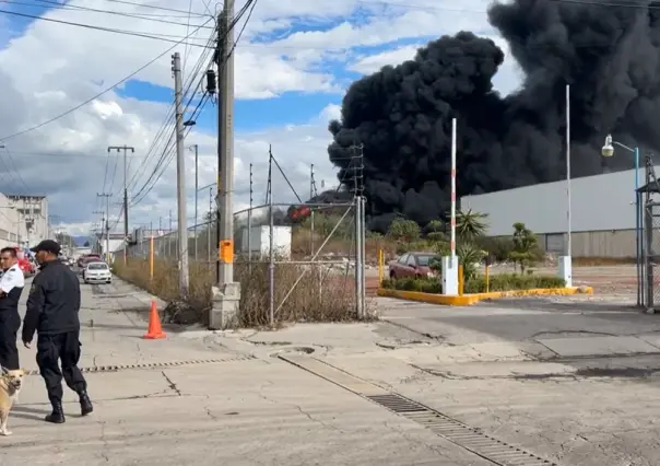 Se quema fábrica de lubricantes en Lerma (VIDEO)