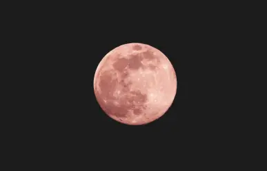 ¿La Luna de Fresa es de color rosa?