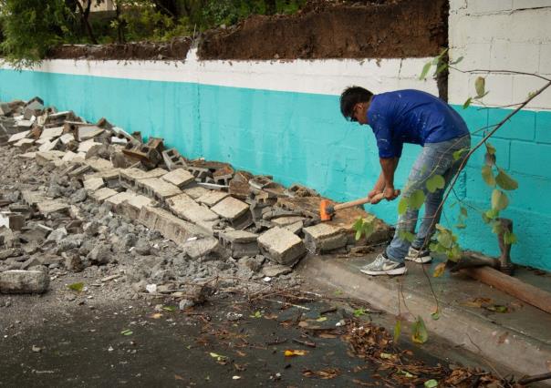 Secretaría de Educación atiende daños en planteles por tormenta