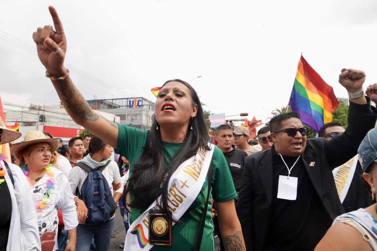 Alcalde encabeza marcha por el orgullo LGBTTI+ en Neza