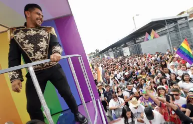 Alcalde encabeza marcha por el orgullo LGBTTI+ en Neza