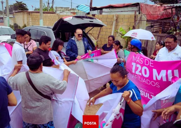 Senador en Mérida reparte lonas electorales para apoyar a afectados por lluvias