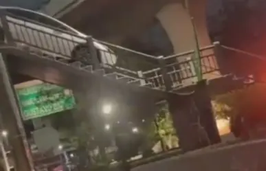 ¡Terreneitor!, automovilista intenta cruzar puente peatonal (VIDEO)