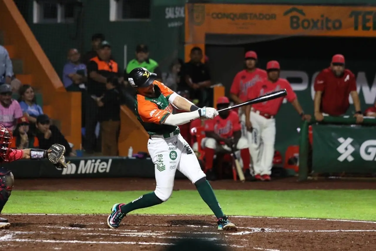 Yoanner Negrín fue el encargado de la apertura del juego de anoche Foto: Alejandro Zapata