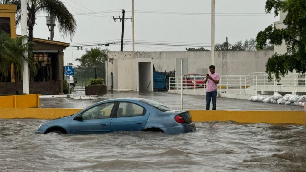 Atrapado en Av. Hidalgo por fuertes lluvias e inundación en Tampico