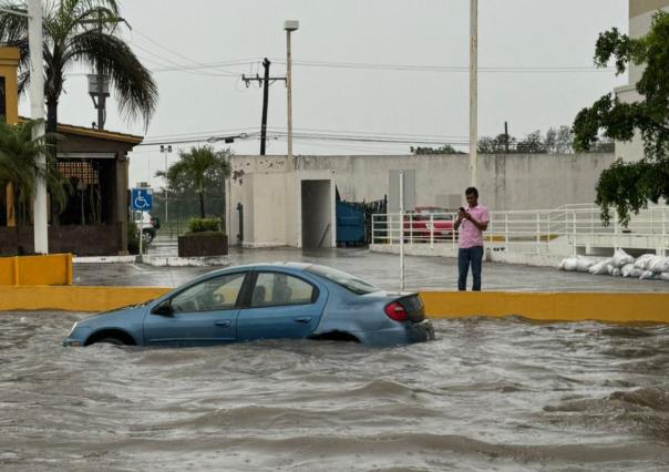 Atrapado en Av. Hidalgo por fuertes lluvias e inundación en Tampico