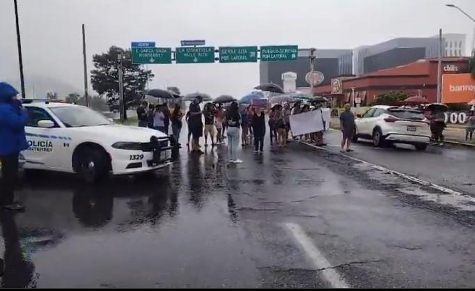 Vecinos de colonias del sur de Monterrey demandan atiendan sus quejas por falta de luz. Foto. Captura de Imagen