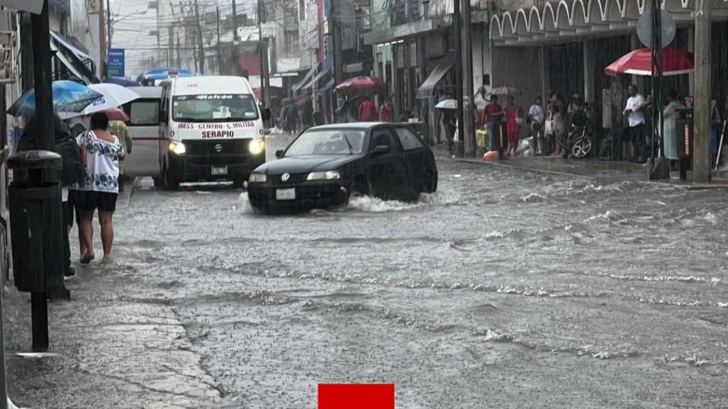 Acumulaciones de agua por intensas lluvias convierten a Mérida en Venecia