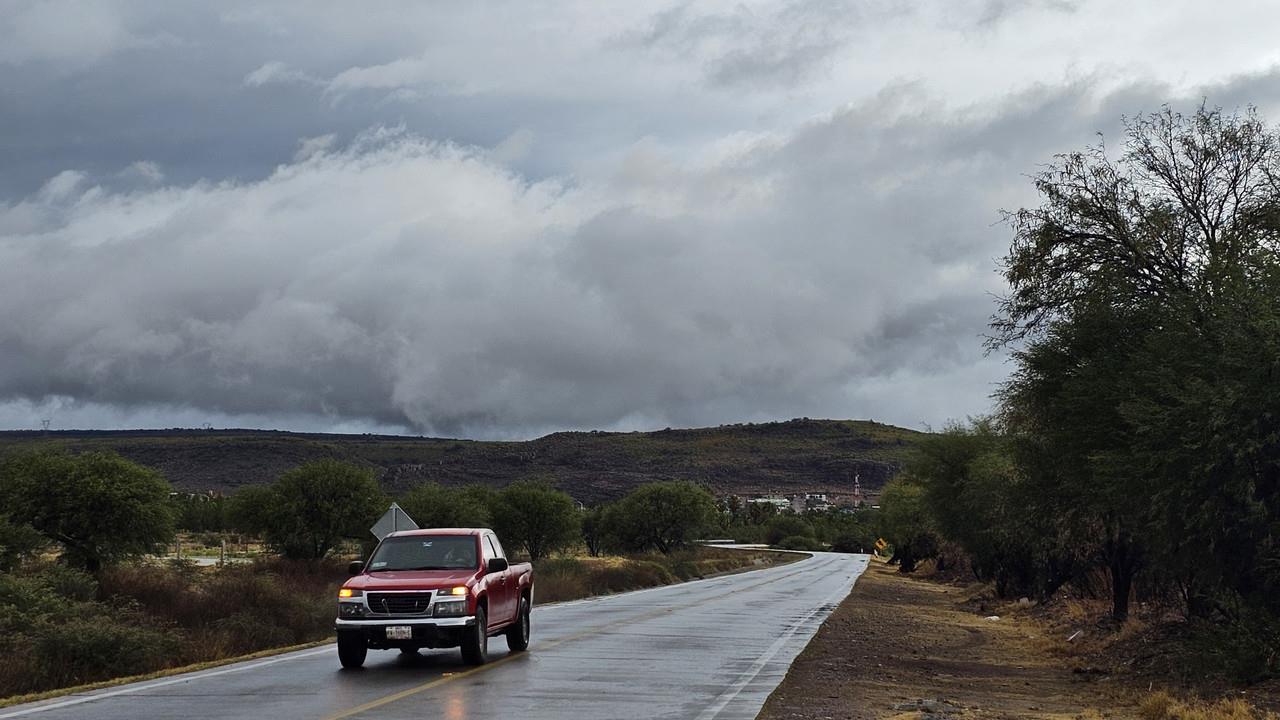 Continúan las lluvias fuertes en la sierra, ligeras en la mayor parte del estado. Foto: Luis Lozano