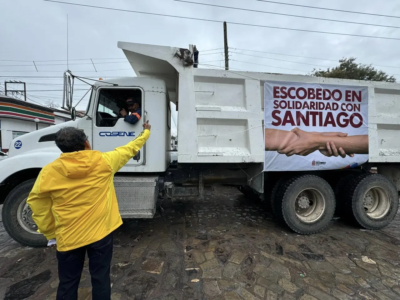 Andrés Mijes Llovera, muestra su solidaridad con Santiago. Foto. Andrés Mijes vía Facebook