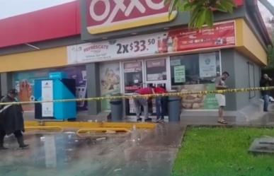 Se desploma techo de un Oxxo en el fraccionamiento Los Héroes