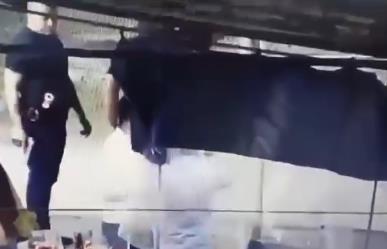 Policías convierten chelería en campo de tiro, quedan en video y suspendidos