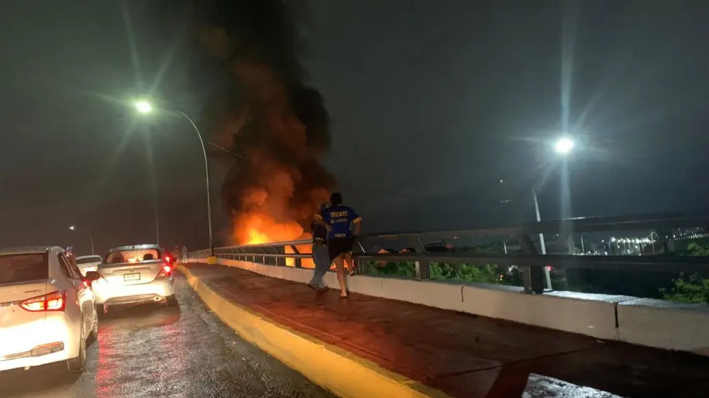 Controlan Incendio en fábrica de muebles en colonia Bella Vista de Monterrey